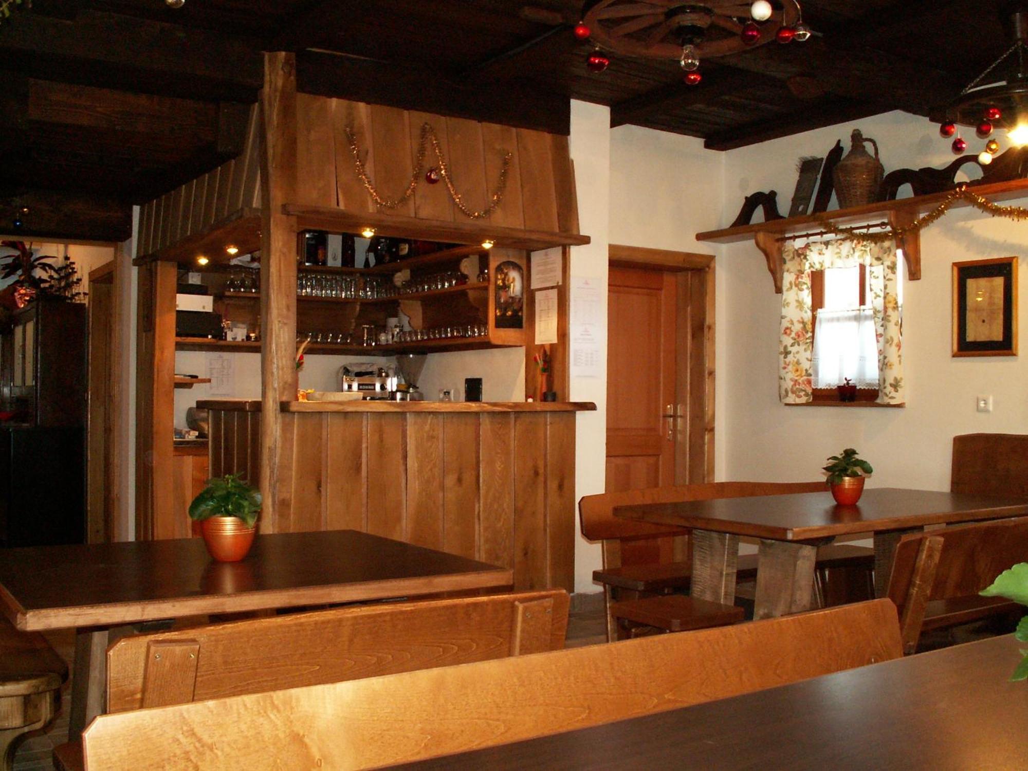 Apartmens And Rooms Sostar 采尔克诺 外观 照片