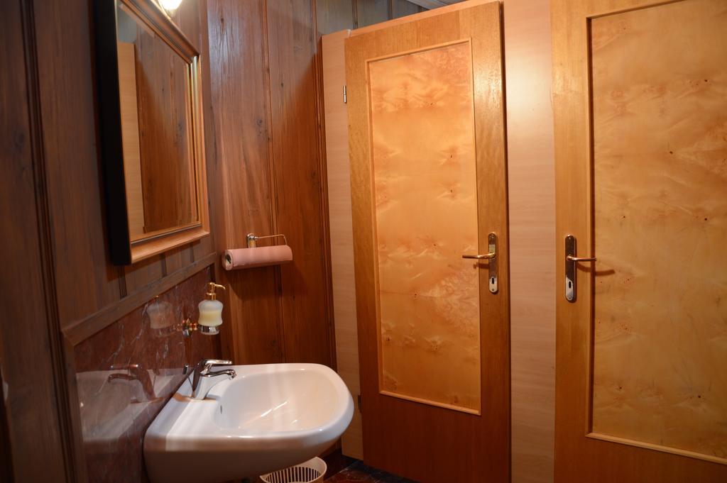 Apartmens And Rooms Sostar 采尔克诺 外观 照片