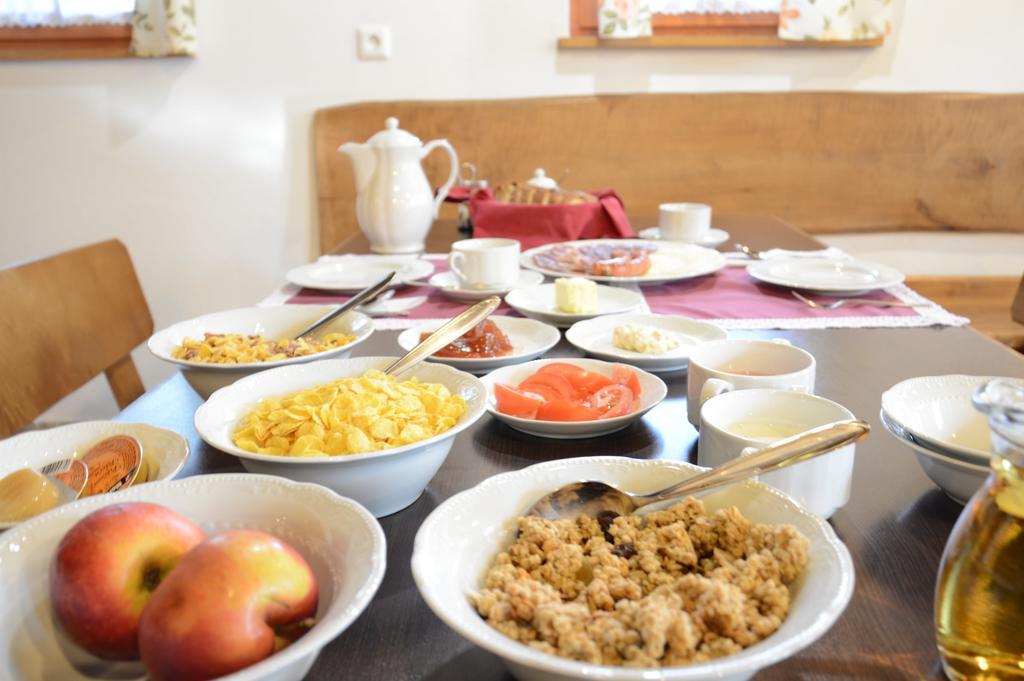 Apartmens And Rooms Sostar 采尔克诺 外观 照片