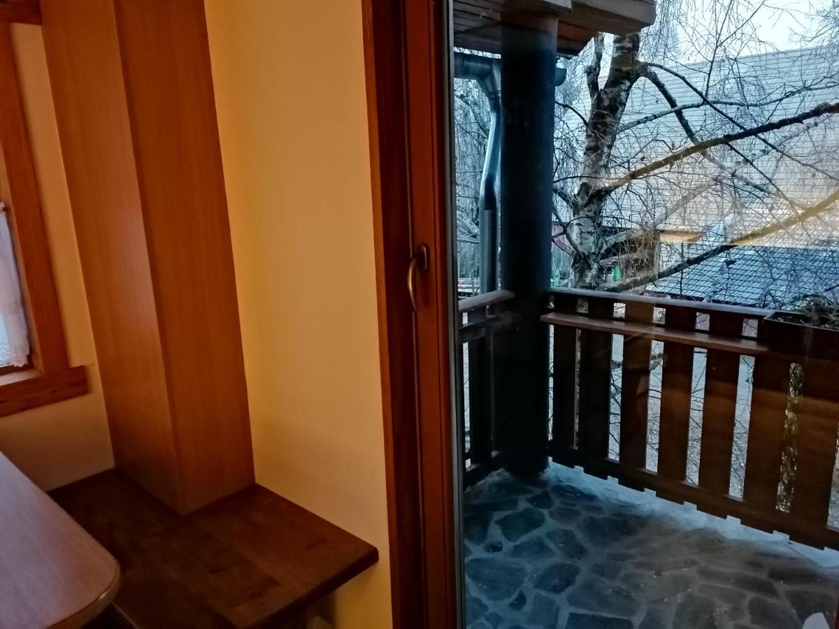 Apartmens And Rooms Sostar 采尔克诺 外观 照片